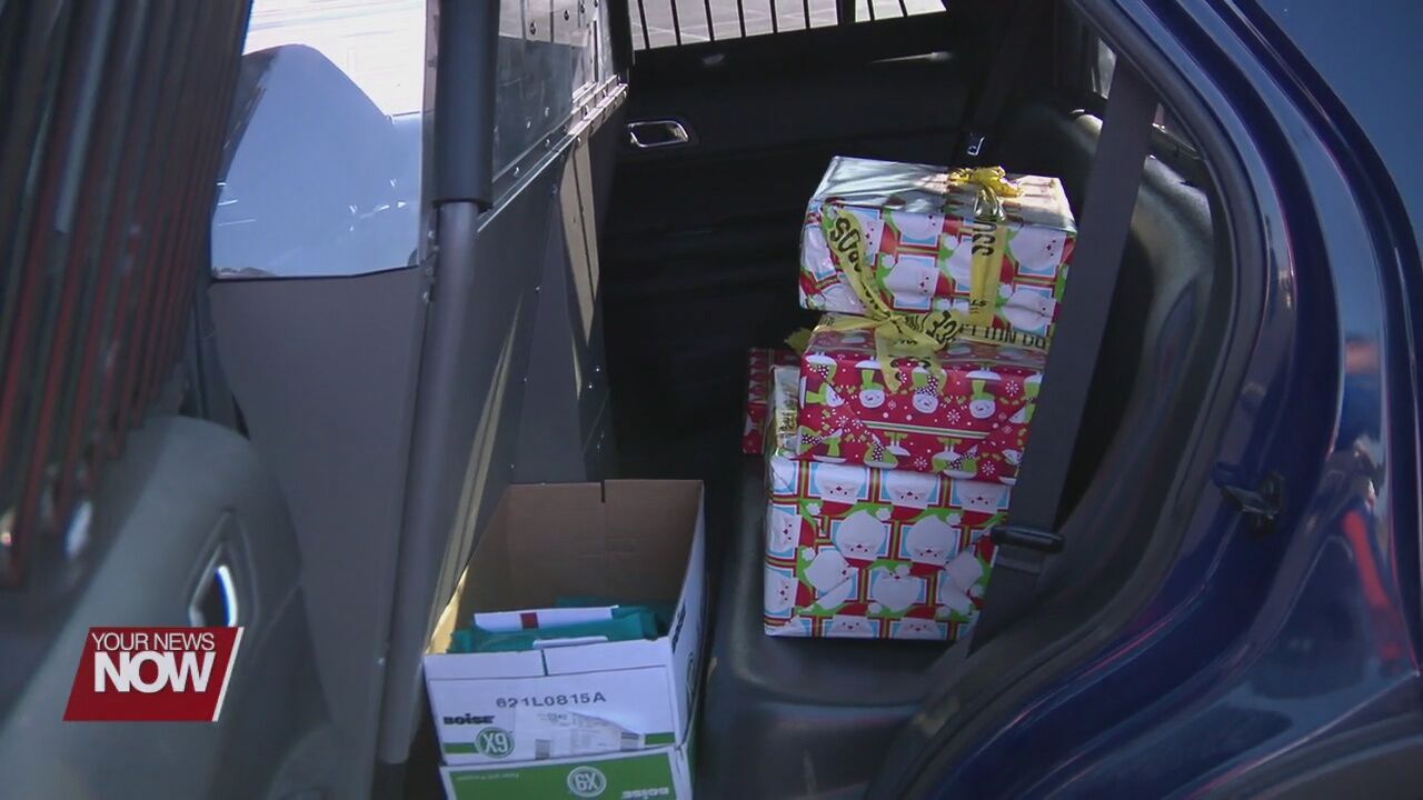 Drivers rewarded showing good driving habits with holiday gifts from Lima Police